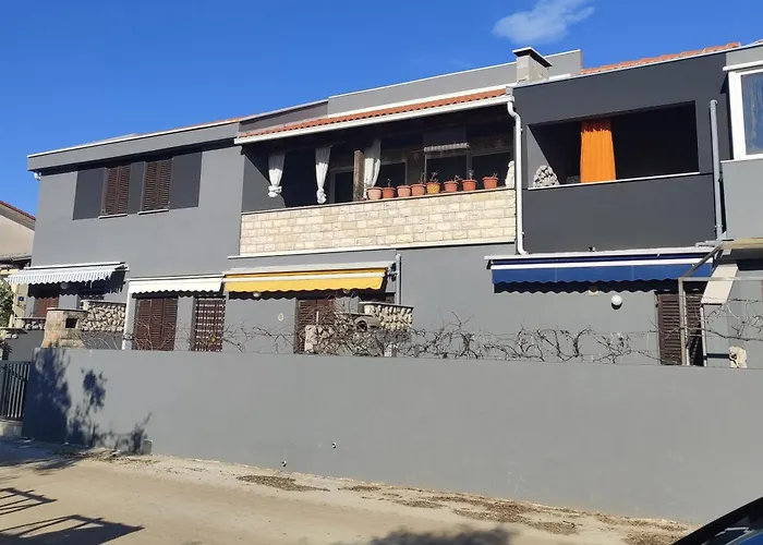 - Pedinka 294e Appartement